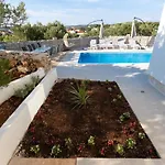 Luxury Mauro With Heated Pool Apartamento Božava