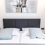 Luxury Mauro With Heated Pool Apartamento *