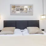 Luxury Mauro With Heated Pool Apartamento *