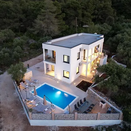 Luxury Mauro With Heated Pool Apartman *