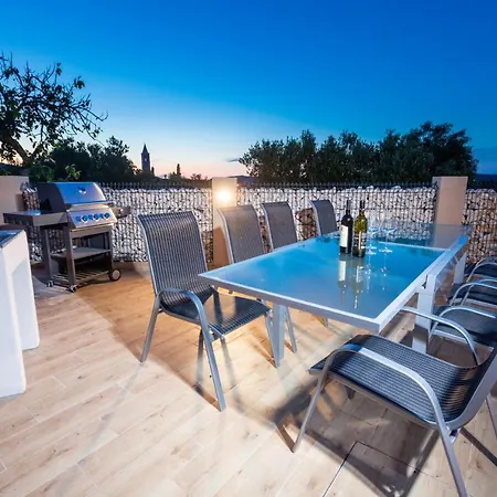 Luxury Mauro With Heated Pool Apartman