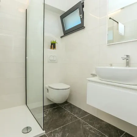 Luxury Mauro With Heated Pool Божава