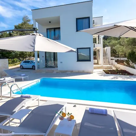 Апартаменты Luxury Mauro With Heated Pool Божава