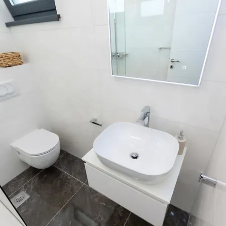 Апартаменты Luxury Mauro With Heated Pool Божава