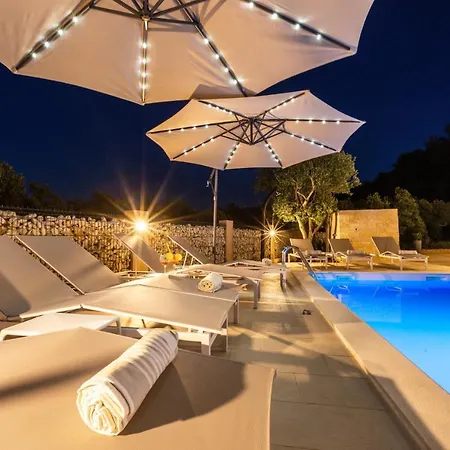 Luxury Mauro With Heated Pool