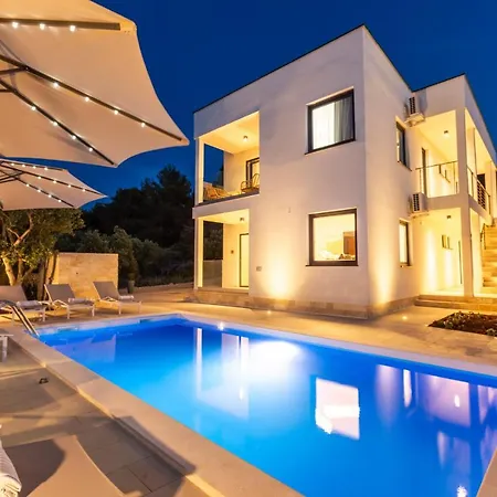 Апартаменты Luxury Mauro With Heated Pool *