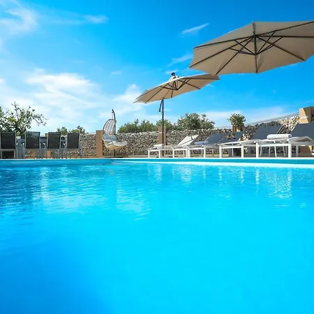 Luxury Mauro With Heated Pool Апартаменты