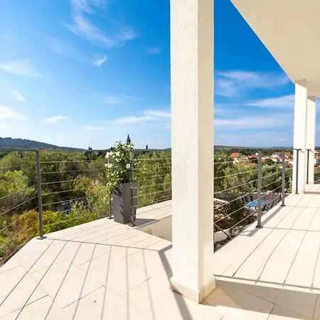 Апартаменты Luxury Mauro With Heated Pool Божава