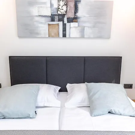 Luxury Mauro With Heated Pool Apartment *