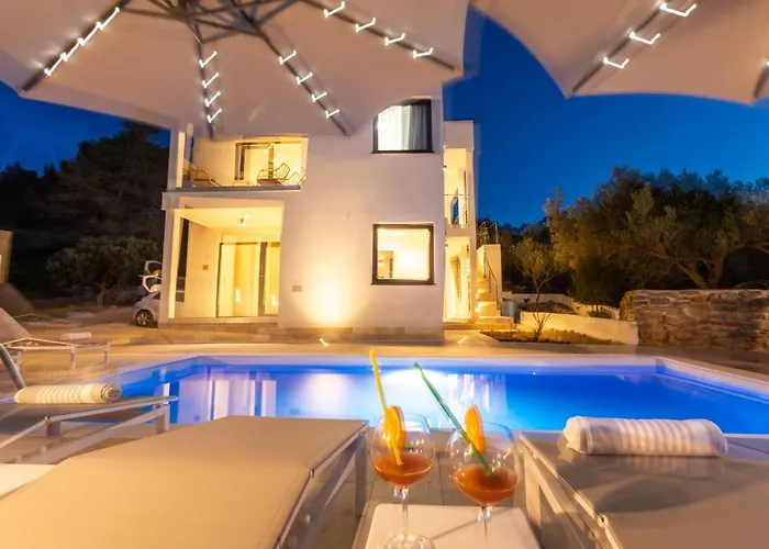 Luxury Mauro With Heated Pool 아파트 *