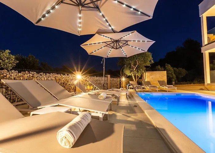 Luxury Mauro With Heated Pool