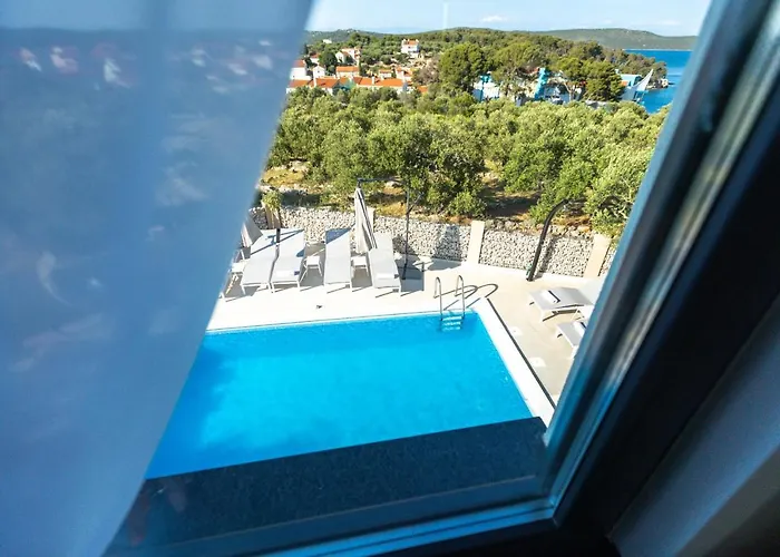 Luxury Mauro With Heated Pool Božava