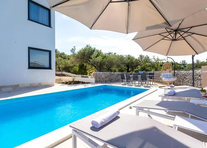 Luxury Mauro With Heated Pool Apartment Bozava