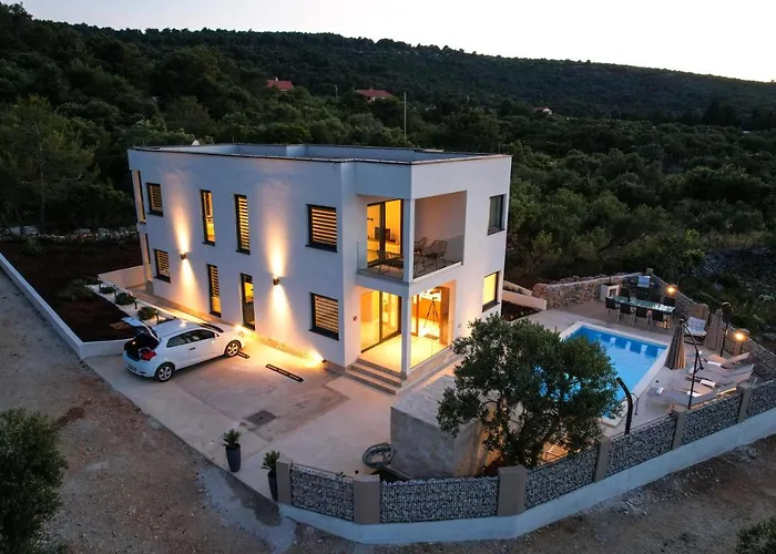 Luxury Mauro With Heated Pool