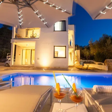 Luxury Mauro With Heated Pool Appartement *
