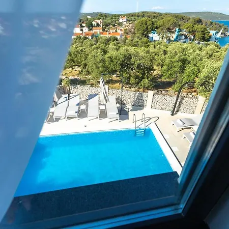 Luxury Mauro With Heated Pool Božava