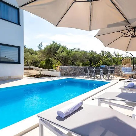 Luxury Mauro With Heated Pool Appartement Božava