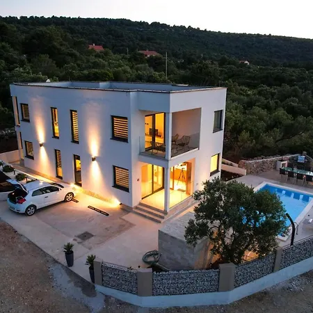 Luxury Mauro With Heated Pool